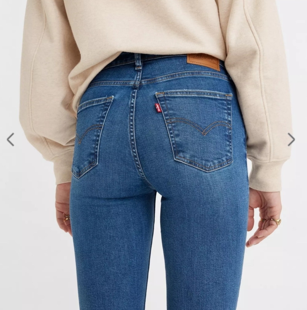 Levi's 725 Highrise Bootcut Jeans - Picture 2 of 8